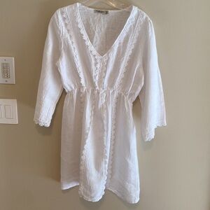 Elegant White V-Neck Dress